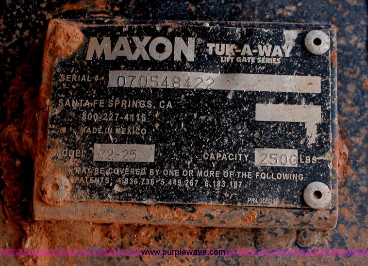 image for item H8371 2006 Peterbilt 335 flatbed truck