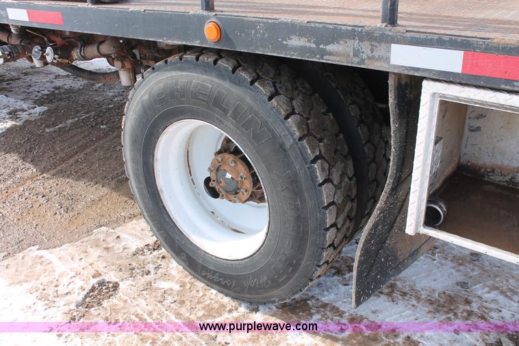 image for item H8371 2006 Peterbilt 335 flatbed truck