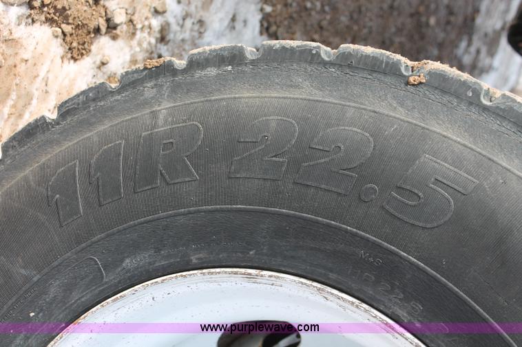 image for item H8371 2006 Peterbilt 335 flatbed truck