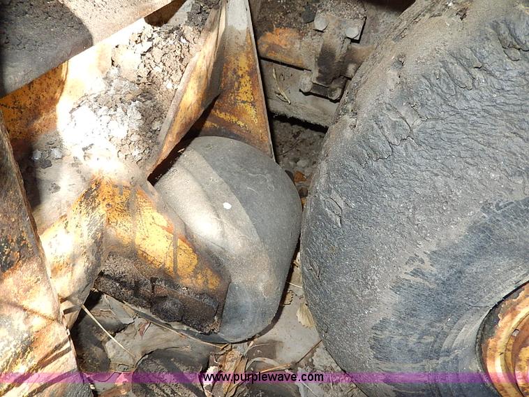 image for item I9456 Allatt C300 paver