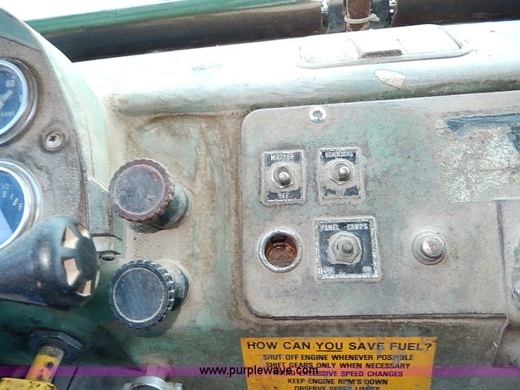 image for item I9476 1969 Mack R600 oil distributor truck