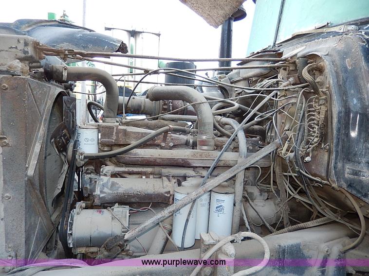 image for item I9476 1969 Mack R600 oil distributor truck