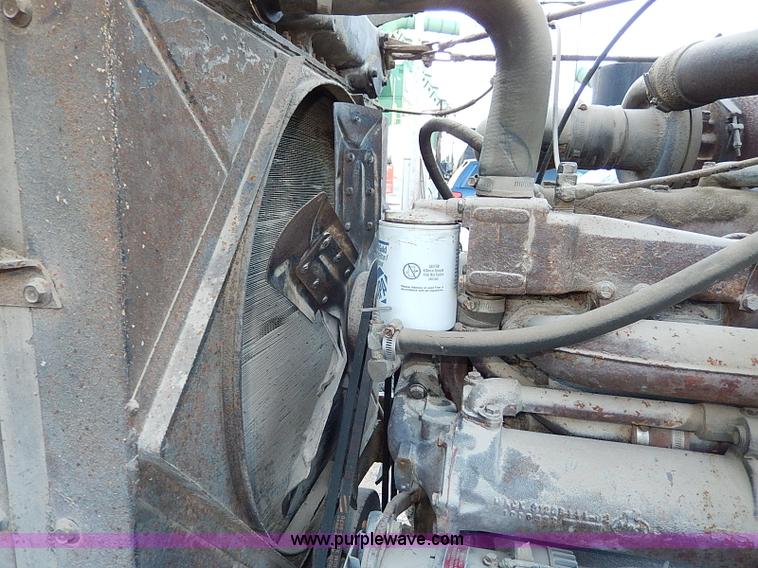 image for item I9476 1969 Mack R600 oil distributor truck