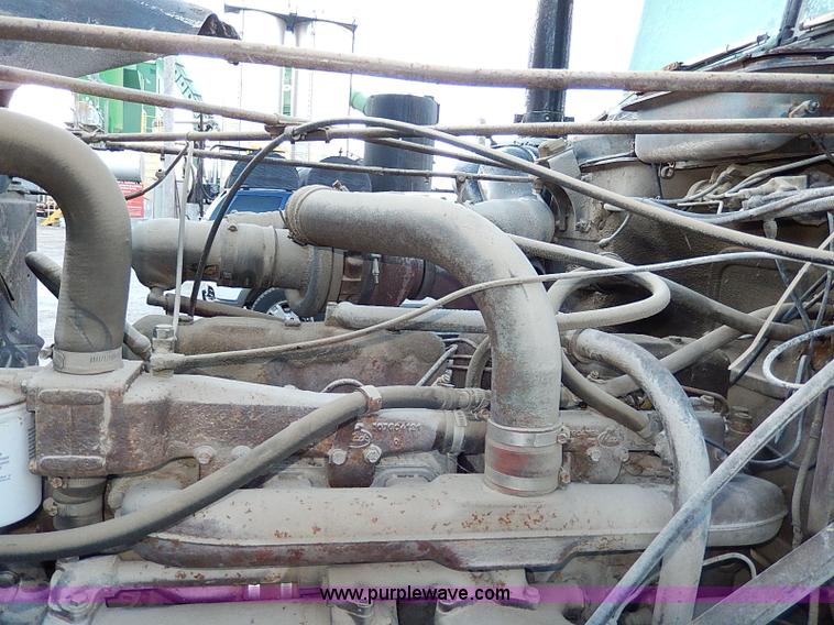 image for item I9476 1969 Mack R600 oil distributor truck