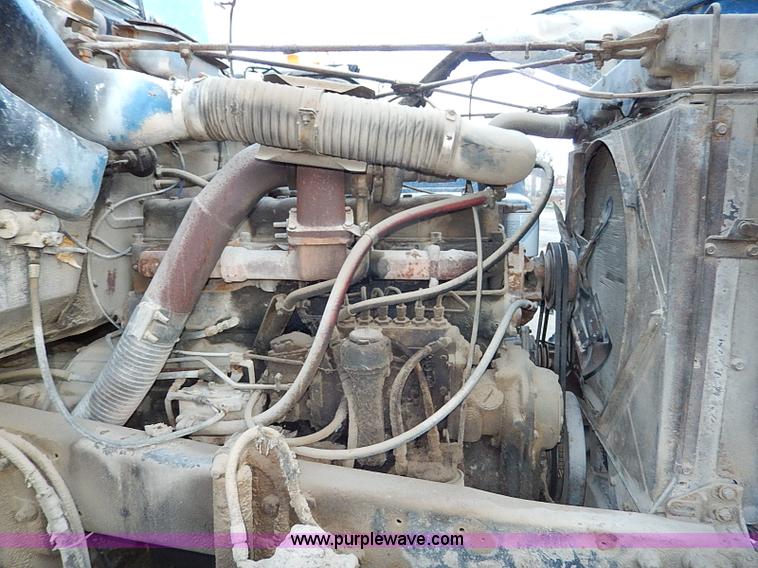 image for item I9476 1969 Mack R600 oil distributor truck