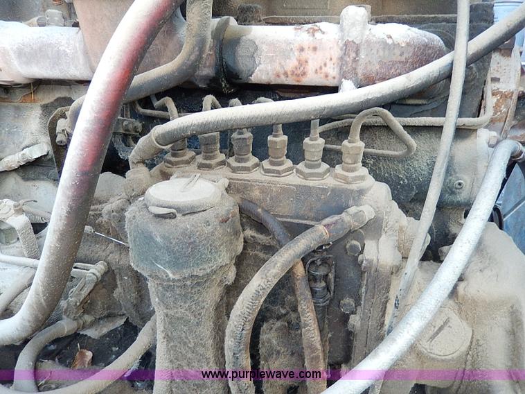 image for item I9476 1969 Mack R600 oil distributor truck