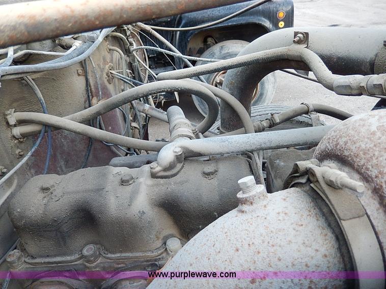 image for item I9476 1969 Mack R600 oil distributor truck