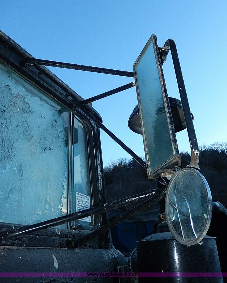 image for item I9476 1969 Mack R600 oil distributor truck