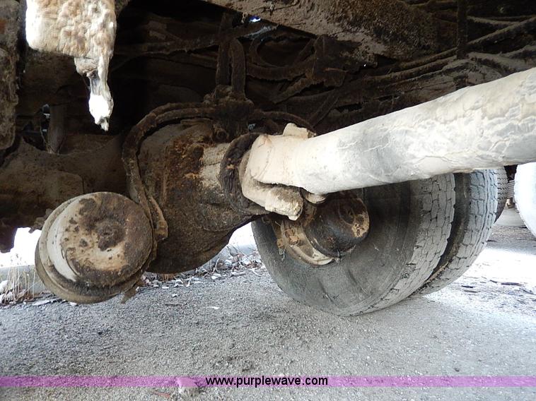 image for item I9476 1969 Mack R600 oil distributor truck