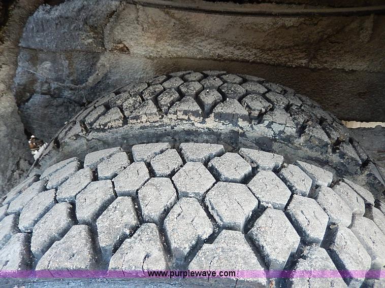 image for item I9476 1969 Mack R600 oil distributor truck