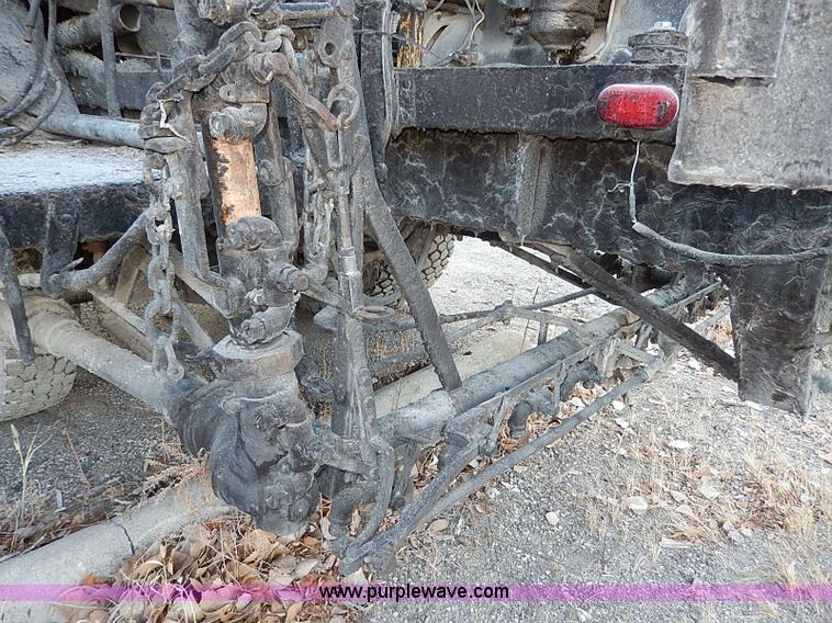 image for item I9476 1969 Mack R600 oil distributor truck