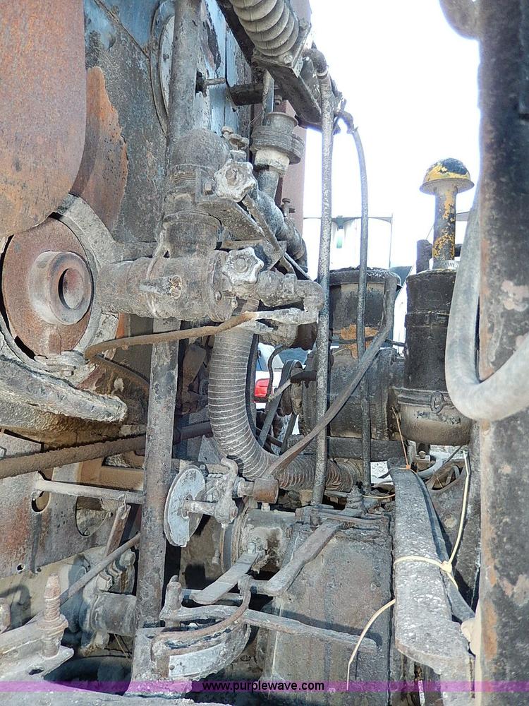 image for item I9476 1969 Mack R600 oil distributor truck