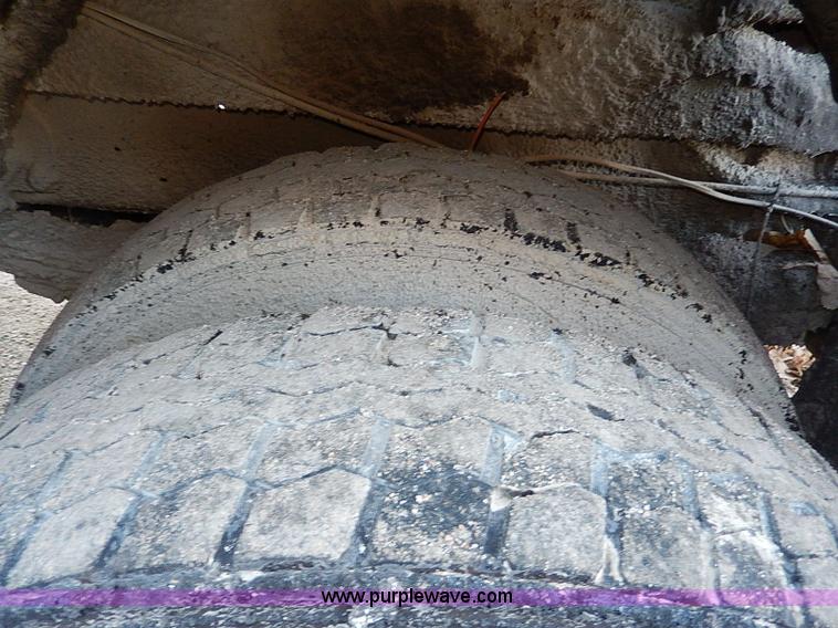 image for item I9476 1969 Mack R600 oil distributor truck