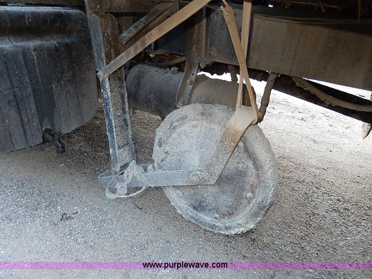 image for item I9476 1969 Mack R600 oil distributor truck