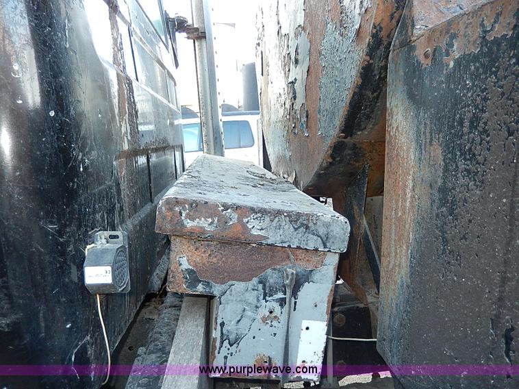 image for item I9476 1969 Mack R600 oil distributor truck