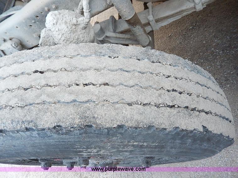 image for item I9476 1969 Mack R600 oil distributor truck