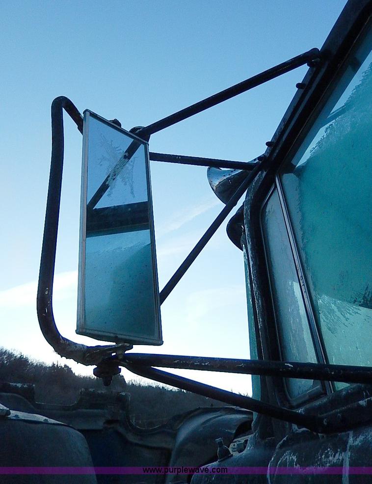 image for item I9476 1969 Mack R600 oil distributor truck