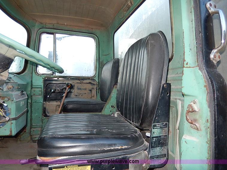 image for item I9477 1969 Mack R600 water truck