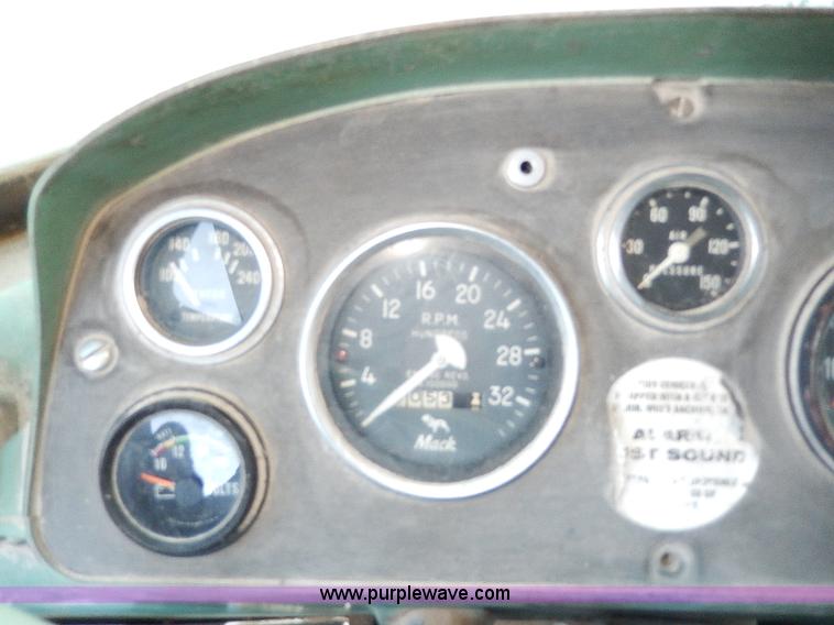 image for item I9477 1969 Mack R600 water truck