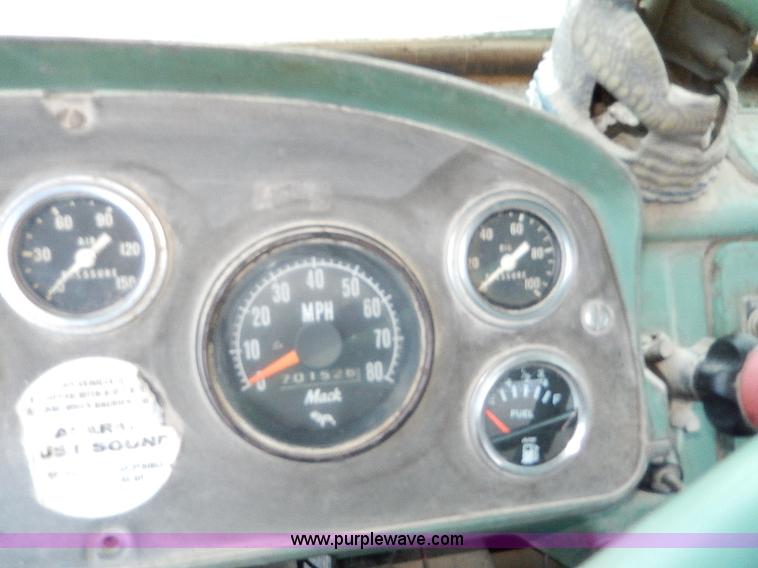 image for item I9477 1969 Mack R600 water truck