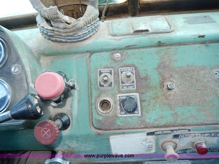 image for item I9477 1969 Mack R600 water truck