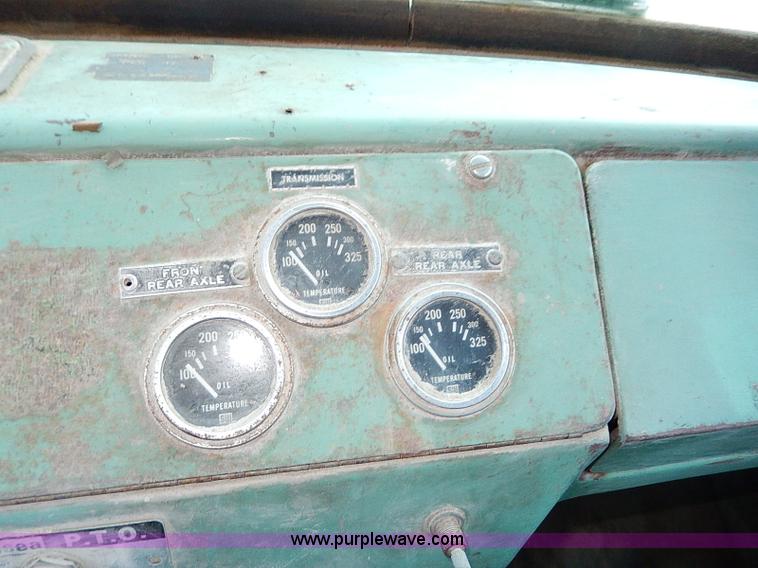 image for item I9477 1969 Mack R600 water truck