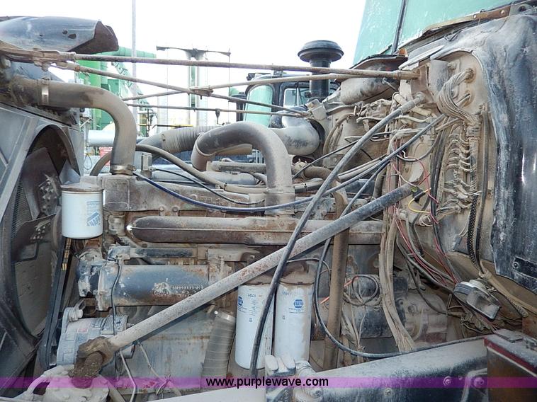 image for item I9477 1969 Mack R600 water truck