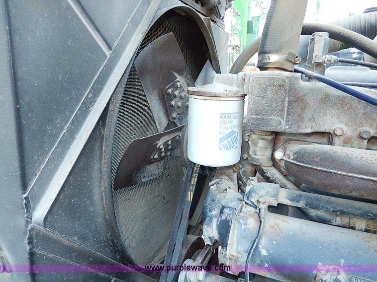 image for item I9477 1969 Mack R600 water truck