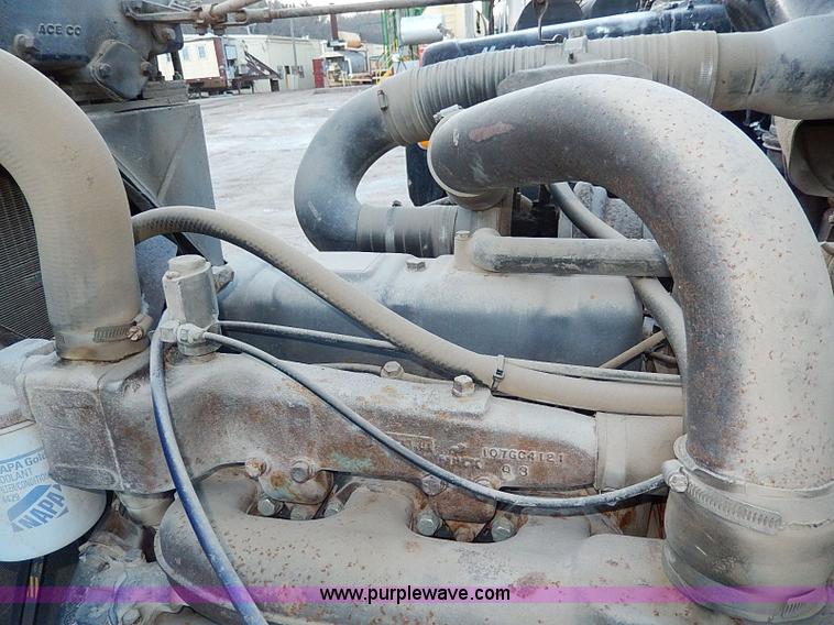 image for item I9477 1969 Mack R600 water truck