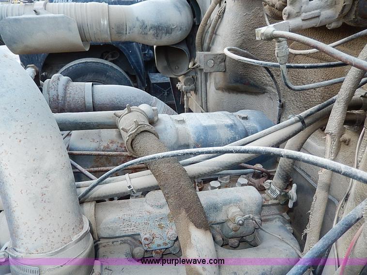 image for item I9477 1969 Mack R600 water truck