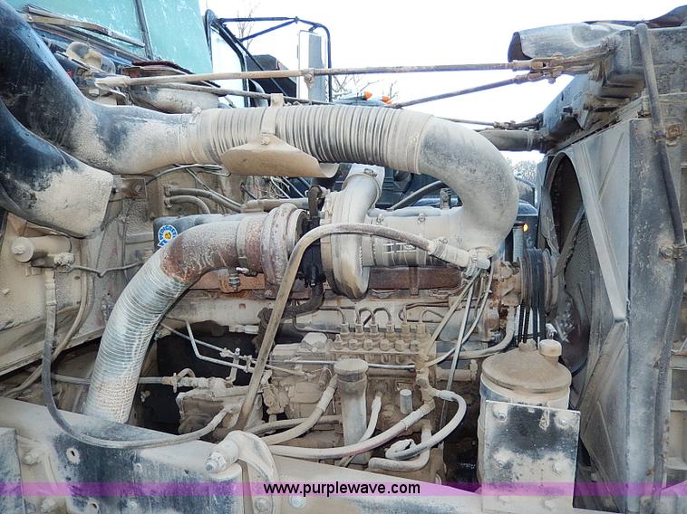 image for item I9477 1969 Mack R600 water truck