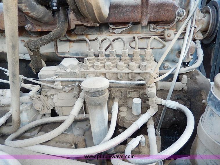 image for item I9477 1969 Mack R600 water truck