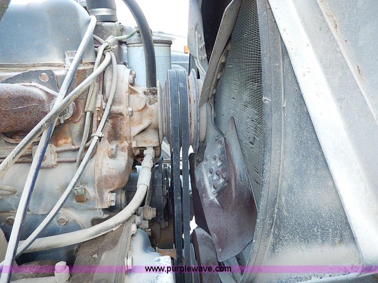 image for item I9477 1969 Mack R600 water truck