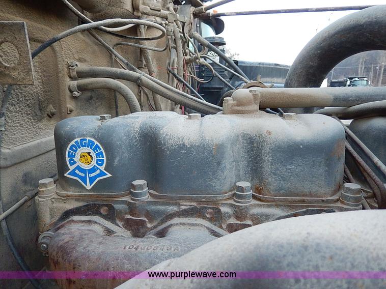 image for item I9477 1969 Mack R600 water truck