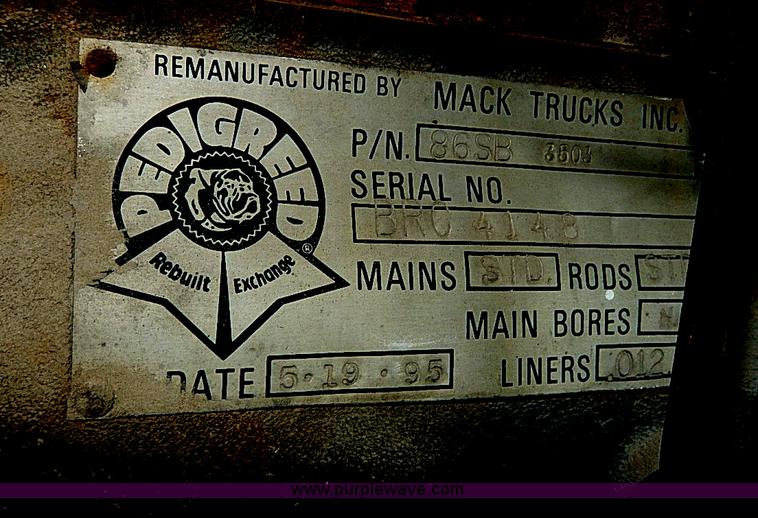 image for item I9477 1969 Mack R600 water truck