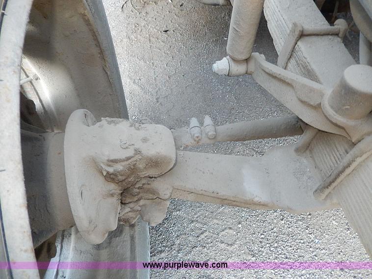 image for item I9477 1969 Mack R600 water truck