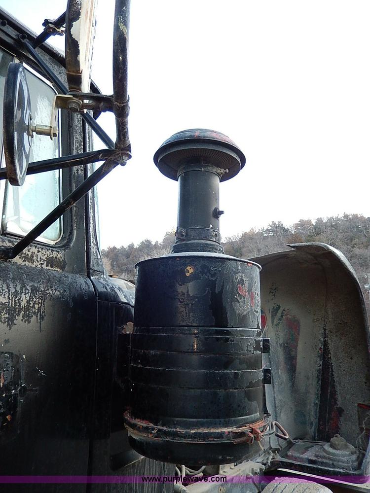 image for item I9477 1969 Mack R600 water truck