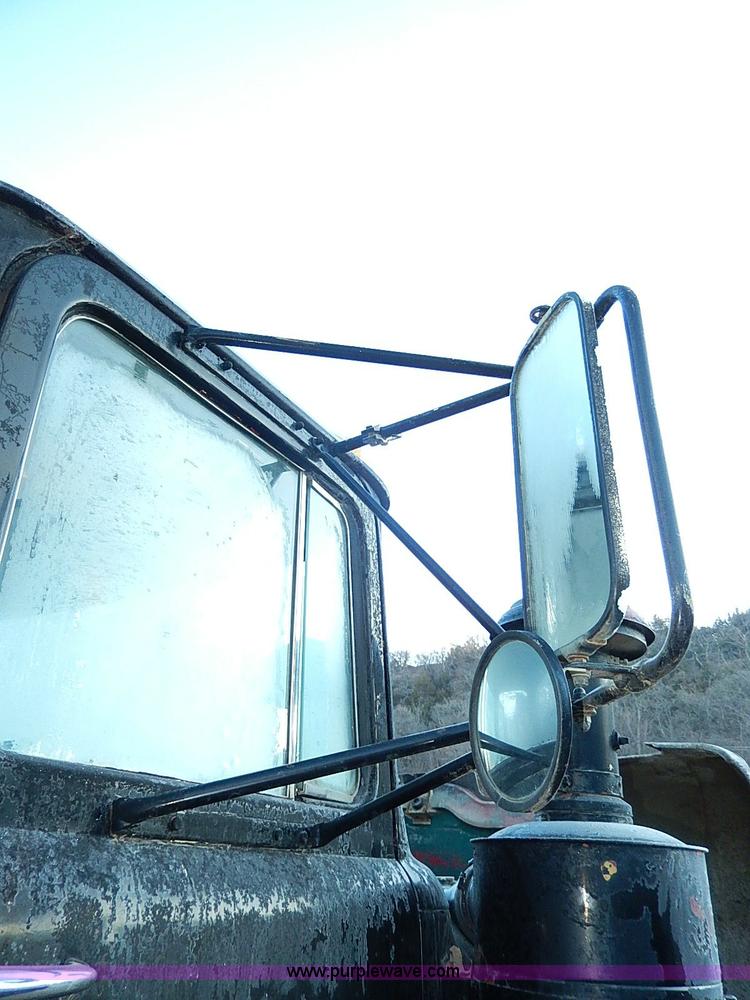 image for item I9477 1969 Mack R600 water truck