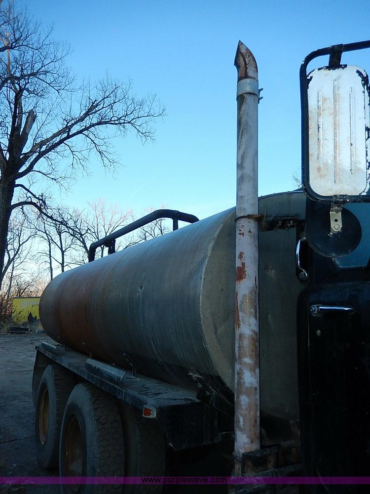 image for item I9477 1969 Mack R600 water truck