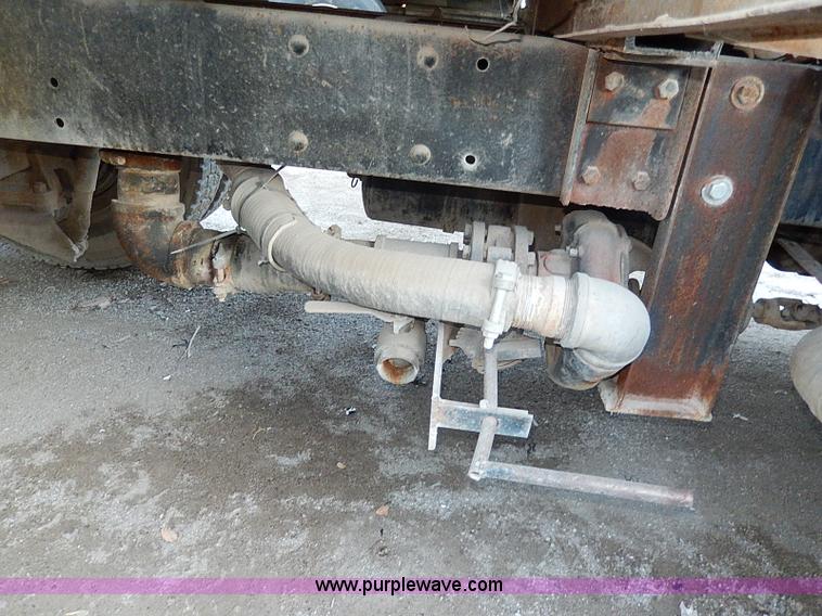 image for item I9477 1969 Mack R600 water truck