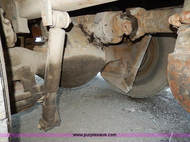 image for item I9477 1969 Mack R600 water truck