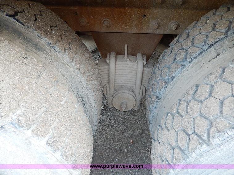 image for item I9477 1969 Mack R600 water truck