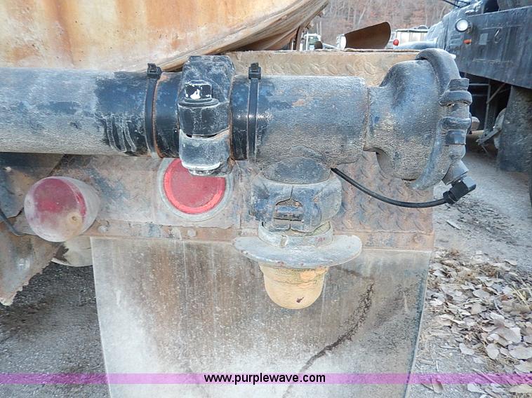 image for item I9477 1969 Mack R600 water truck