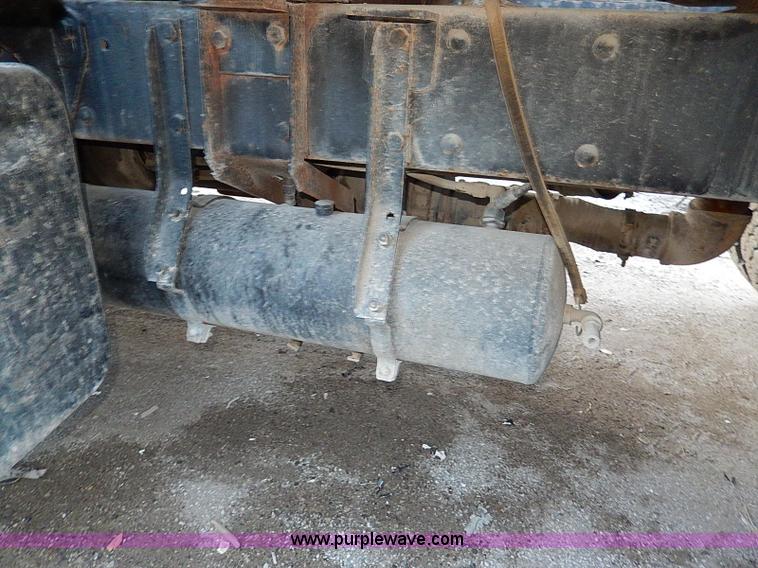 image for item I9477 1969 Mack R600 water truck