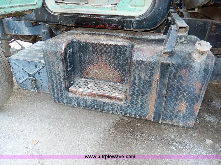 image for item I9477 1969 Mack R600 water truck