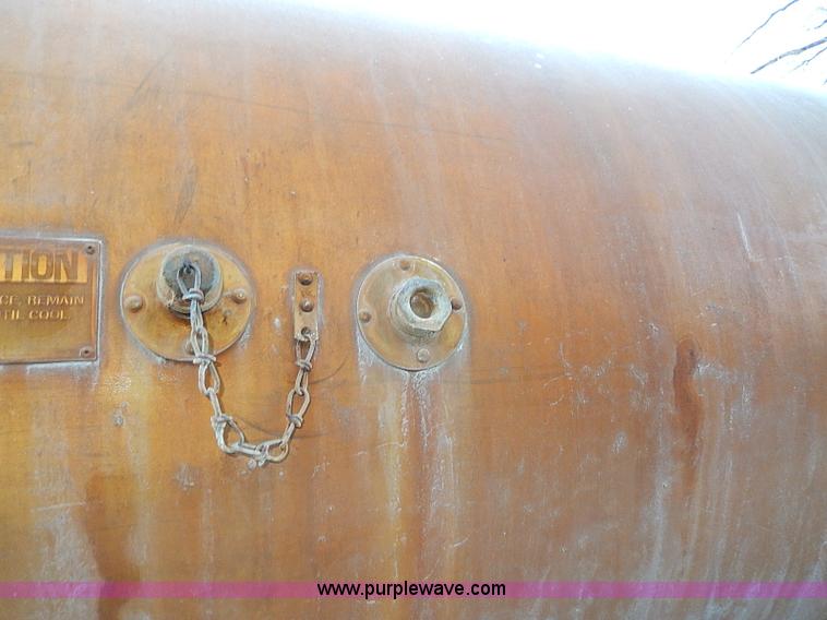 image for item I9477 1969 Mack R600 water truck