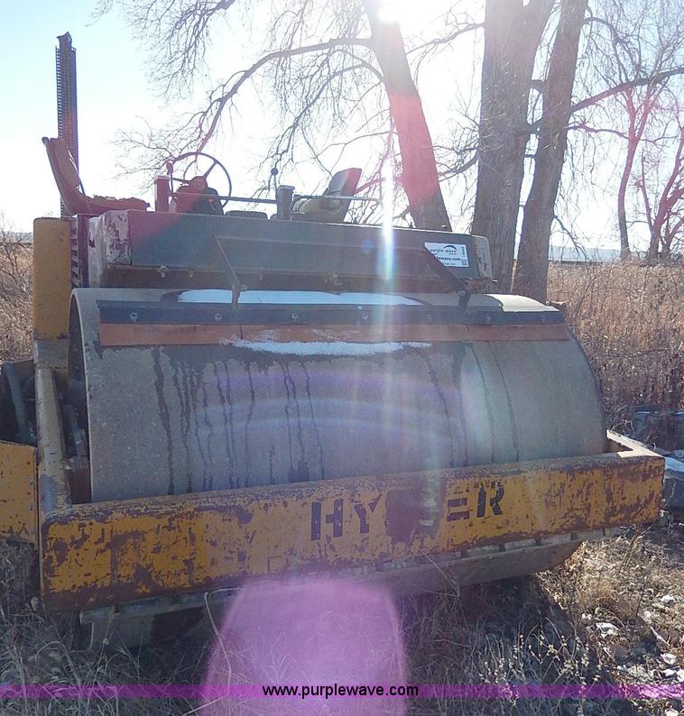 image for item I9482 1977 Hyster C615B vibratory smooth drum roller