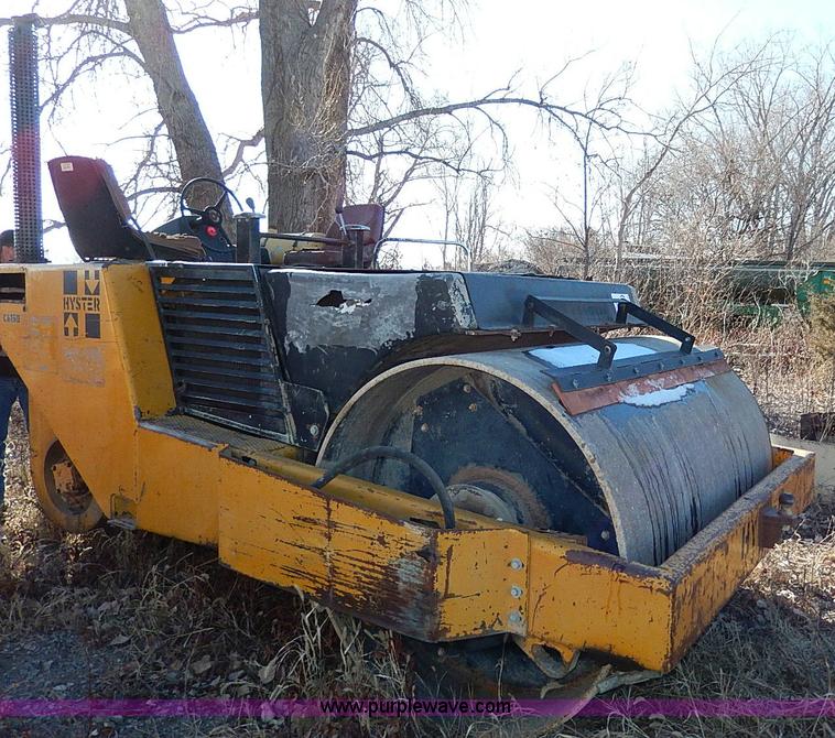 image for item I9482 1977 Hyster C615B vibratory smooth drum roller