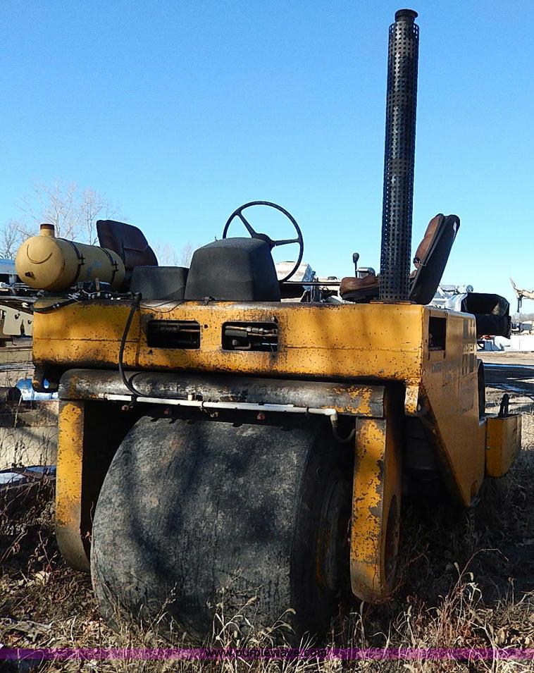 image for item I9482 1977 Hyster C615B vibratory smooth drum roller