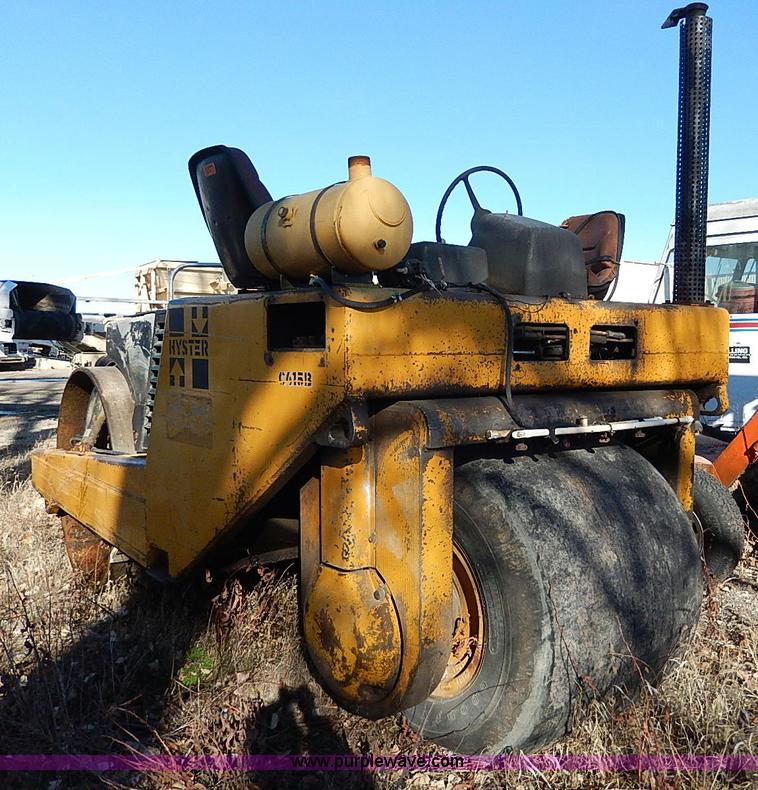 image for item I9482 1977 Hyster C615B vibratory smooth drum roller